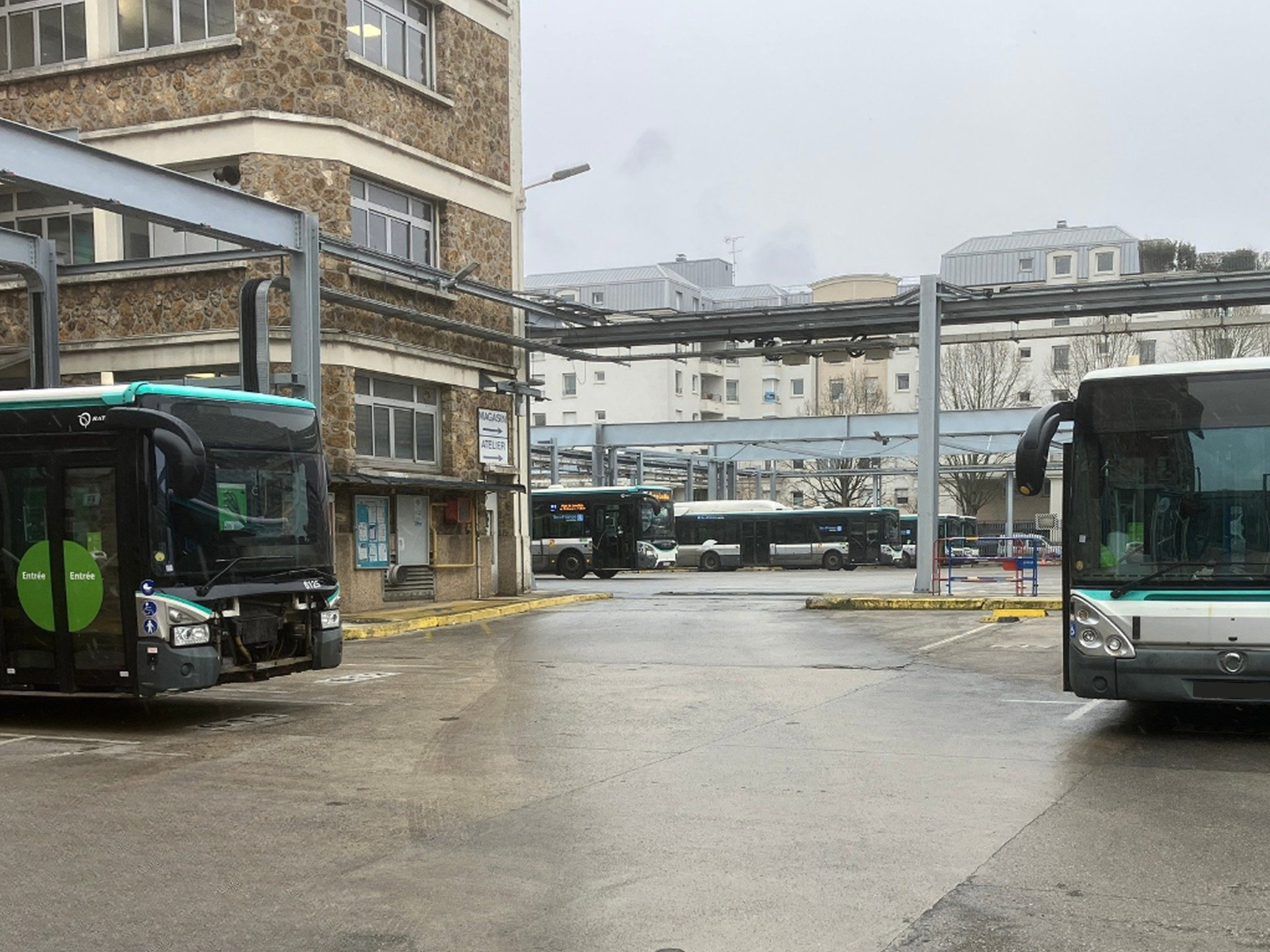Renforcement d’une charpente Eiffel des années 30 en site occupé
