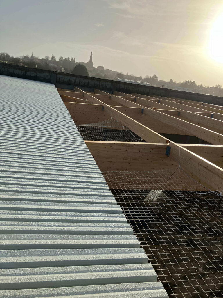 Chantier meubles Girardeau, mixité bois et métal